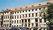 tehdejšího Československa: vysokoškolských učitelek, kulaček, dělnic, žen v domácnosti i řádových sester přednes ukázky z knihy "Krásná němá paní".