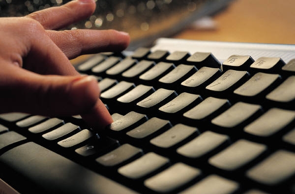 Snadné propagování validace do UI Snazší vyplnění formulářů User friendly