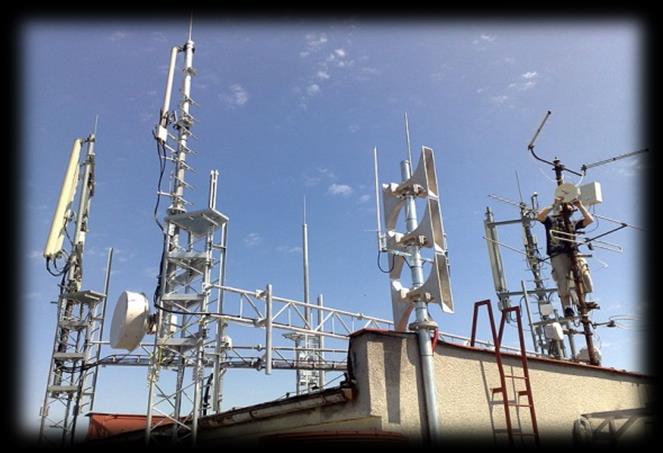 Telefonování Síť GSM 1 nejpoužívanější komunikační systém na světě Omezené možnosti zabezpečení Nevhodná pro výměnu citlivých informací.