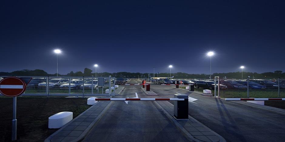 Ukázky instalací LED osvětlení průmyslových aplikací reference AAA-LUX Parkoviště na letišti