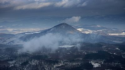 11. Tajemná propast a systém jeskyní Největší a nejvýznamnější krasovou oblastí v Česku je Moravský kras, kam míří lidé především do zpřístupněných jeskyň a ke známé propasti Macocha.