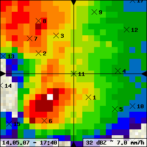 Vlevo patrná updraft base(rain free base) a uprostřed vpravo vypadávají silné srážky, ty začaly po chvilce zanikat a byl patrný jejich odtrh od oblaku zřejmě závěr downburstu.