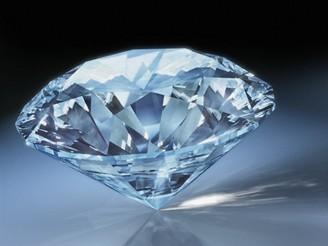 diamant krychlová soustava hybridizace sp 3 nejtvrdší přírodní látka, nejvyšší známá tepelná vodivost, nevodič, průhledný, vysoký index lomu