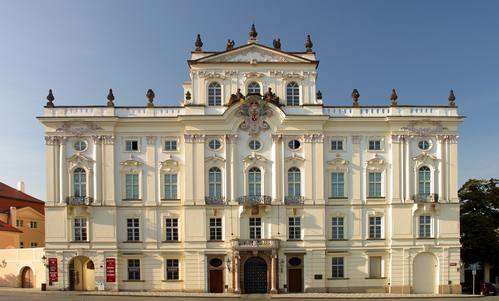 Arcibiskupský palác Střešní altán Max.kapacita: 35 os. Cena: 35.000,-/den Hradčanské nám. 16 Praha 1 Hradčany www.apha.