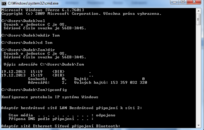 MS-DOS jeden z prvních OS pro PC (fa Microsoft) pracoval v textovém režimu jako dnes