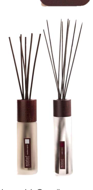 AROMA DIFUZÉRY Design difuzéru Bamboo Mosaico ozvláštní váš domov. Vůně vzlíná po tyčinkách a uvolňuje se do okolí. (ARIA PURA, 738 Kč) Aroma difuzér Frame Selected má jednoduchý dřevěný design.