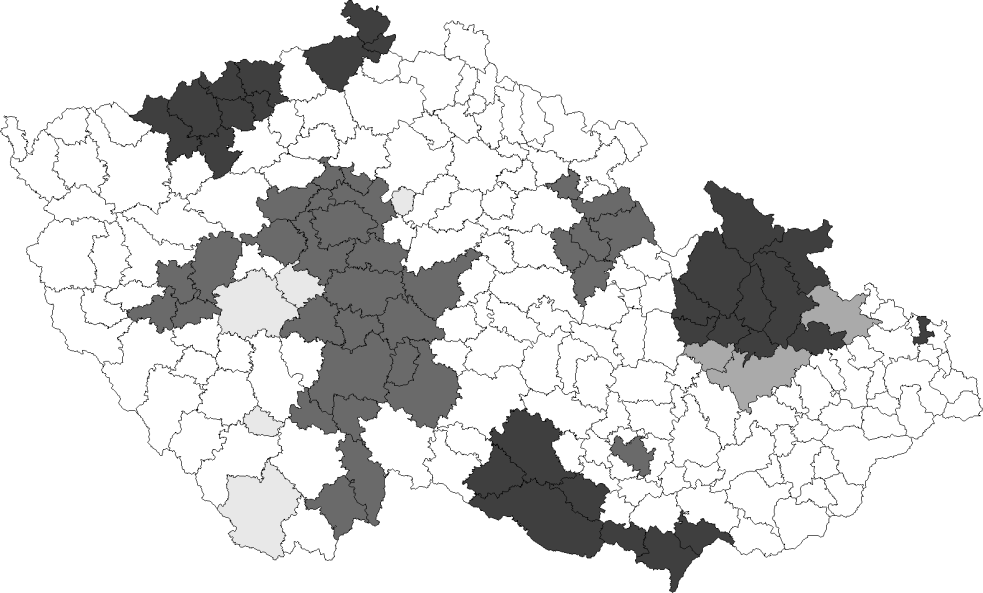 Podobně ve shodě s globálním výsledkem, tedy nižší hodnotou Moranova I, jsou i hodnoty lokální míry prostorové autokorelace zbývajících nezávisle proměnných, které nejsou statisticky signifikantní