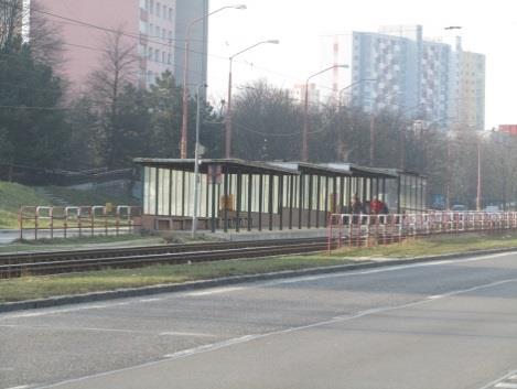 RYCHLÁ TRAMVAJ Rychlá tramvaj je moderní forma tramvaje s větší provozní kapacitou (až 200 cestujících v rámci jedné vozové jednotky, 5 000-10 000 cestujících za hodinu) a vyšší přepravní rychlostí