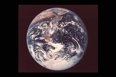 Země Třetí planeta Sluneční soustavy. Má atmosféru. Díky ní je na Zemi možný život.