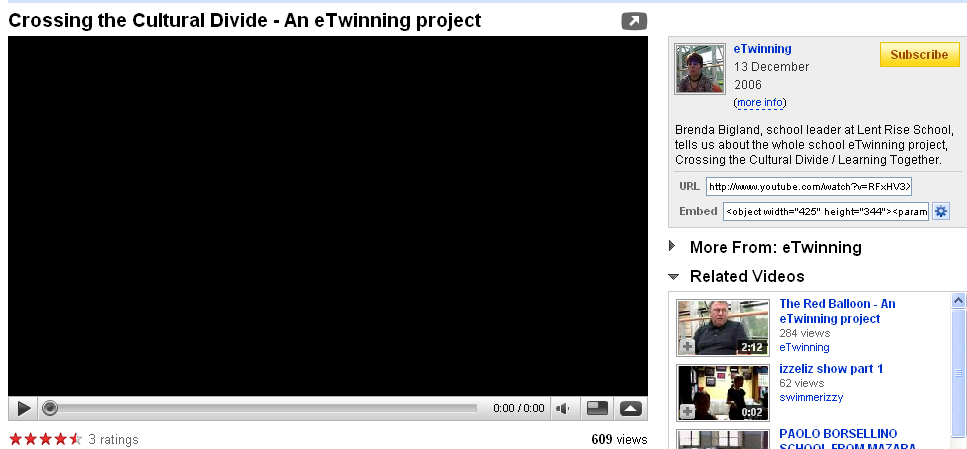 Na stránkách stránkách YouTube naleznete kód vpravo od videa v políčku označeném Embed.