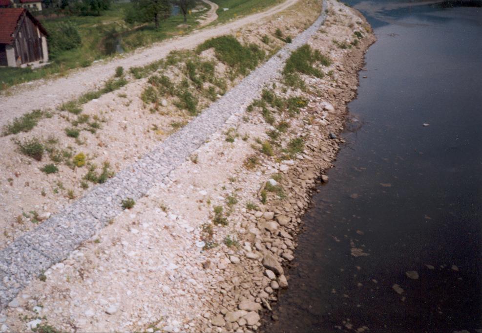 VD Žilina Reservoir Slovak Republic Stabilizace svahu středně těžkým kamenným pohozem v kombinaci s gabiony
