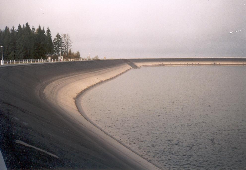 asfaltobetonové těsnění nepropustné stabilizace svahu i dna Asphalt concrete impermeable