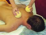 Masáže 1. Klasická masáž: 2: Měkké a mobilizační techniky: Metoda je zaměřena na cílené ošetření kůže, podkoží, fascií, bolestivých svalů, mobilizaci kloubů 3.