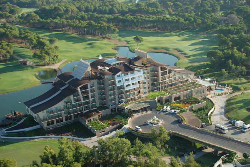 Do tureckého Beleku. 5 nocí a neomezený golf na hřištích Golf Pines a Dunes Golf, která jsou součástí Sueno Golf Clubu. Golfové hřiště se nachází přímo u hotelu.