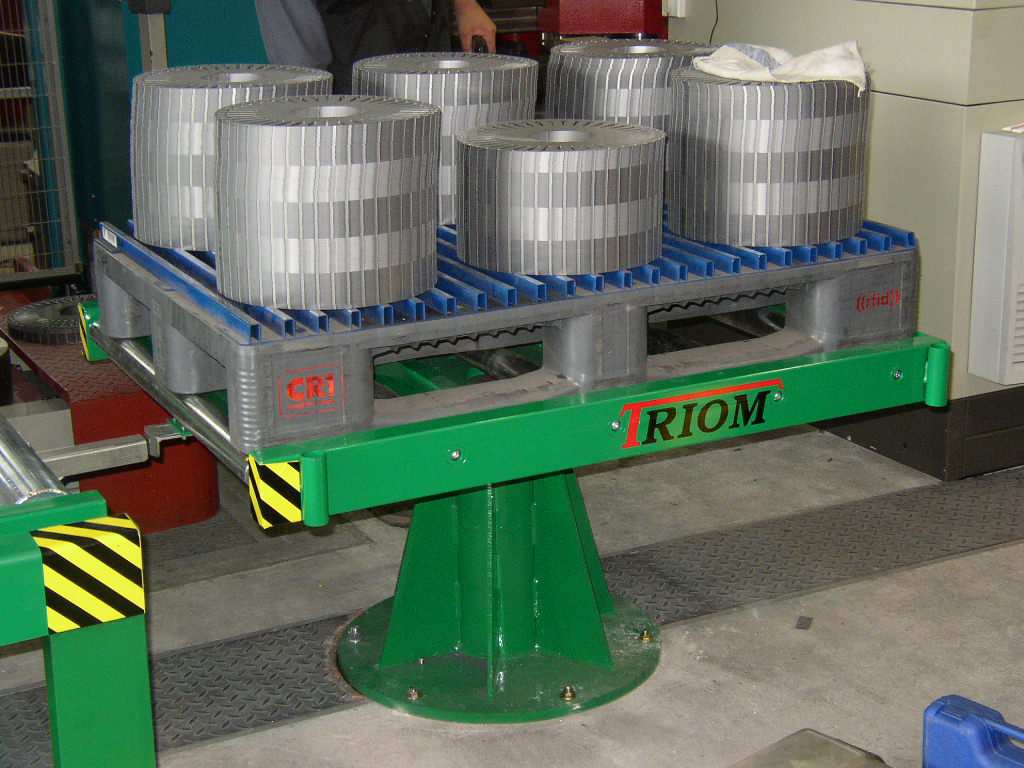 Dopravník s otočným stolem a nárazníkem Siemens Elektromotory s.r.o., Frenštát p.rad.