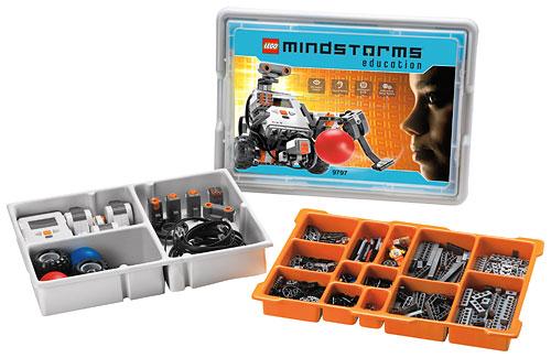 Základní souprava 10 2 ZÁKLADNÍ SOUPRAVA Nejprve si představíme základní soupravu stavebnice LEGO MINDSTORMS a její obsah.