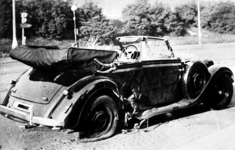 listopadu 1939 Heydrichův vůz Mercedes 320B po atentátu, 27.