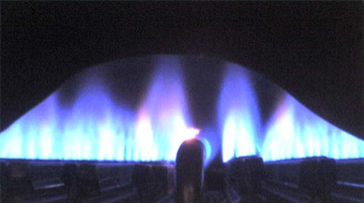 Zemní plyn Zemní plyn je přírodní hořlavý plyn využívaný jako významné plynné fosilní palivo. Jeho hlavní složkou je methan (obvykle přes 90 %) a ethan (1 6 %).