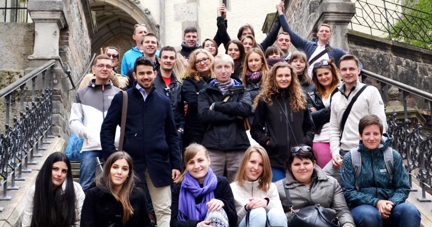 se zahraničními pedagogy a odborníky z praxe zaměřených na rozvoj kreativního a laterálního myšlení, inovace, příklady start-up podniků a mnoho dalšího.