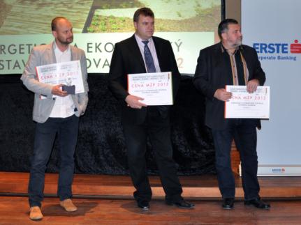 TITULY ČESKÝ ENERGETICKÝ A EKOLOGICKÝ PROJEKT STAVBA INOVACE 2012 TITULY 2012 v kategorii A STAVBA (rovnocenné bez určení pořadí) SKANSKA a.s.