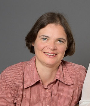 Rozšiřujeme náš ZŠ a G tým Introducing Our New Elementary Czech Staff Třídní učitelka 1.A Mgr. Blanka Volfová S tudium: Ped. fakulta Ostravské univezity, obor Učitelství pro 1.