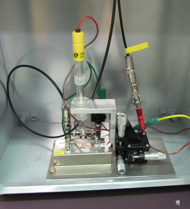 amplify) electronic effects at diamond interfaces no gate oxide, direct contact between molecules and channel surface