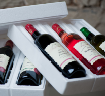 Zajišťujeme kompletní služby včetně distribuce dárkových balíčků příjemcům. Vína od poctivých a úspěšných vinařů s řadou domácích i zahraničních ocenění.