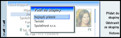 Název spoleènosti, pokud rovnì¾ existuje v originální kontaktní kartì, se zobrazí napravo od názvu kontaktu. Pro zobrazení podrobností o kterémkoli èlenovi skupiny stisknìte Otevøít.