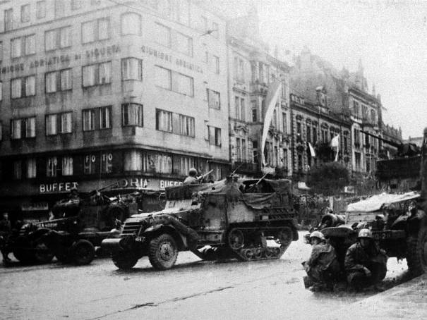 Američané osvobodili i Spejbla s Hurvínkem Plzeňanu Jaroslavu Maškovi bylo na konci války sedmnáct let. Pracoval ve fotoateliéru Langhans, a i když před válkou nebyl skautem, 5.