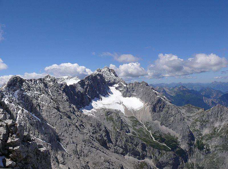 Nejvyšší se nachází ve Schwarzwaldu - 1493 metrů vysoký Feldberg, následován 1456 metrů vysokým Großer Arber v Bavorském lese.