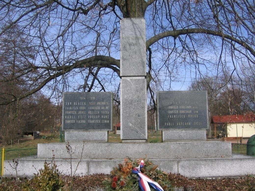 pomník padlých ve ě - současnost jména padlých: Bradáč, Dubec, Hudeček, Hlaváč, Kapoun, Cyril Kocourek, Panýrek,