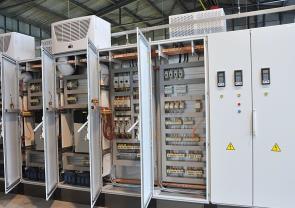 Integrovaná elektrifikace a automatizace průmyslových provozů Průmyslová elektrifikace Automatizace provozů HV MV LV Transformer Transformer LV Switchgear Grid connection Transformer Motor