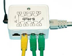 S-Hub 8x RJ45 TP rozbočovač K propojení RS-485 senzorů připojených TP kabelem lze využít rozbočovač S-Hub s jedním vstupem a propojením na 8 portů.