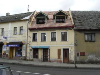 966 zboření chlévů ve dvoře. Později výma oken.