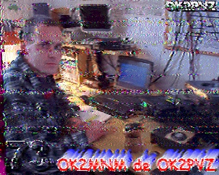 Přenos je barevný, kódování YCrCb, ve formátu 4 : 2 : 0.