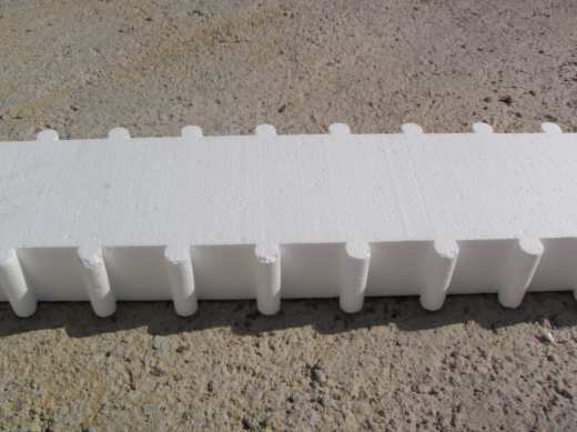 Použité obvodové zdivo: Ztracené polystyrenové bednění Tloušťka konstrukce: 400 mm Tloušťka tepelné
