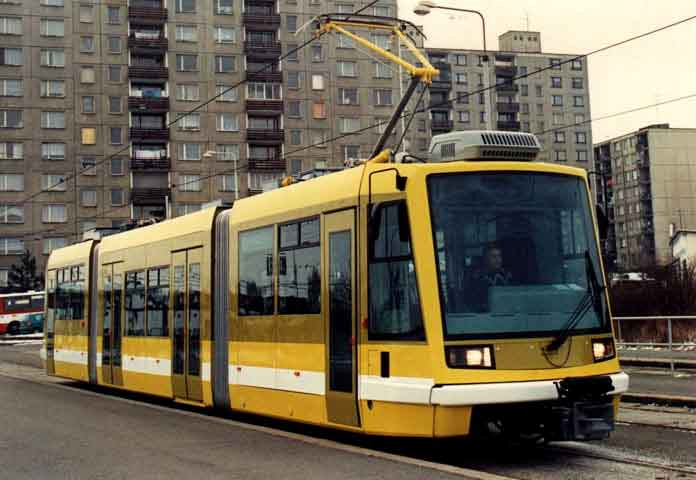 Tramvaje ŠKODA Škoda 03 T v Plzni ŠKODA Transportation se zaměřila také na výrobu tramvají s asynchronními trakčními motory napájenými z napěťových IGBT střídačů.