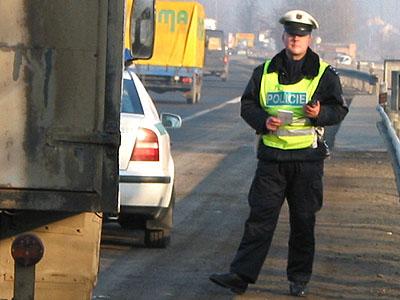 DOŽIVOTNÍ ÚRAZOVÝ DŮCHOD Řešení V případě vážného úrazu s trvalými následky ( od 50% výše ) je pojištěné osobě vyplaceno jednorázové plnění od 500.000,