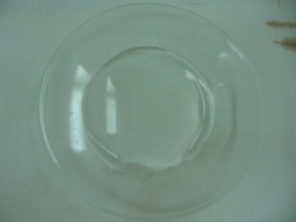 Při pokusu doporučuji dát si pozor na přichycení sodíku k Petriho misce a jeho následné vyprsknutí. Při pokusu je dobré používat ochranný štít nebo brýle.