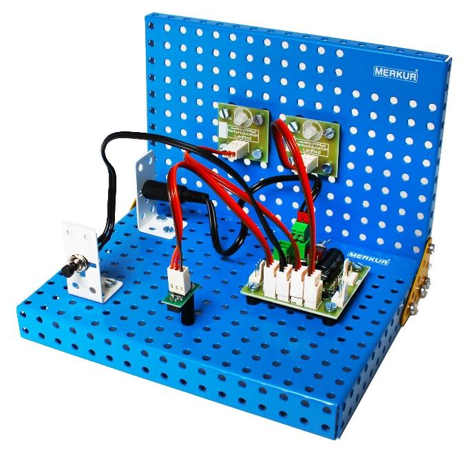 Refexní B&W čidlo 1x MERKUR board basic - PICAXE, 1x QRDmod, 2x LED 3x1, 1x tlačítko Tento experiment je zaměřen na seznámení se s principy odrazu světla od černé a bíle barvy.