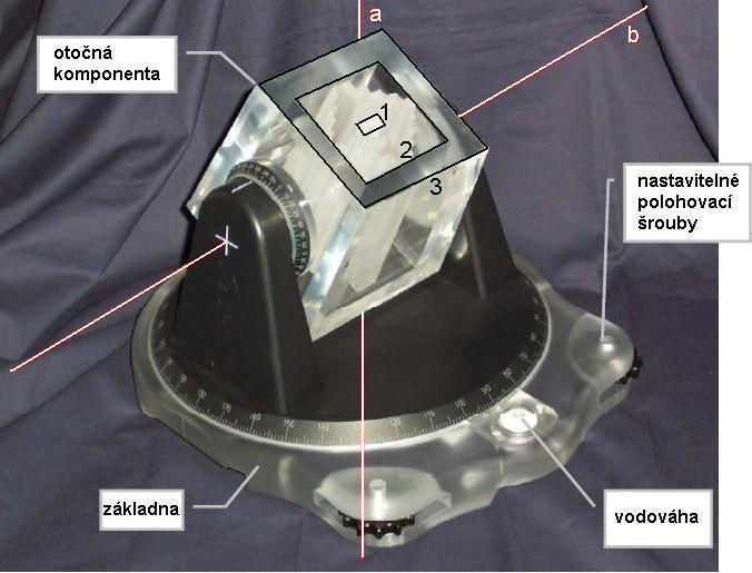 Obr. 1. QUASAR MLC geometrický fantom. Obr. 2. Zobrazení drátu ve tvaru písmene Z na tomografickém řezu podstavce fantomu 1.1 Získání sady CT řezů 1.1.1 Umístěte MLC geometrický fantom na rovný CT stůl, zaoblenějším koncem základny blíže ke gantry.