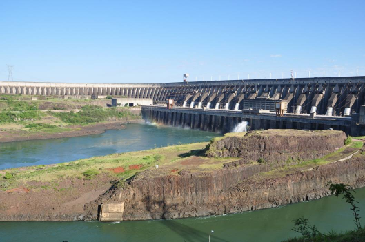 Snižování mezinárodního přírůstku elektřiny však nejprve povede ke zvýšení spotřeby primárních energetických zdrojů a později k jejich velkému snížení.