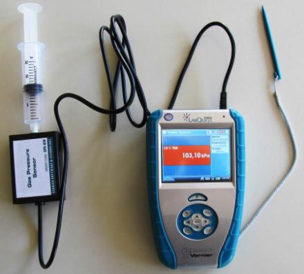 Schéma Postup 1. Připojíme tlakové čidlo GPS-BTA ke vstupu CH1 LabQuestu. K senzoru přišroubujeme injekční stříkačku s nastavenou hodnotou objemu 10 ml dle schématu. 2.