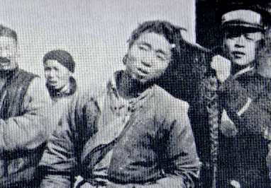 Jeden z mnoha způsobů popravy běžný v době Maova dětství.