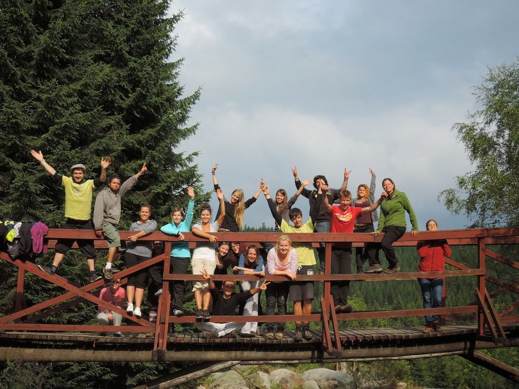 SPOLEČNOST PRO JIZERSKÉ HORY,O.P.S. Stránka 7 AKCE PRO VEŘEJNOST N aše činnost v ekologické výchově se neomezuje jen na školní skupiny, v roce 2013 jsme uspořádali akce pro veřejnost, na kterých se
