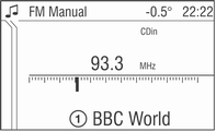 90 Rádio Přidržte kolébkový přepínač m nebo n stisknutý tak, až se zobrazí Seek (Hledání). nebo: V nabídce rádia zvolte položku k nebo l. Zobrazí se Seek (Hledání) (pouze společně s RDS vyp).