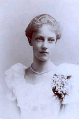 KORUNNÍ PRINC RUDOLF S MANŽELKOU STEPHANIÍ JEJICH DCERA ELISABETH MARIE http://upload.wikimedia.