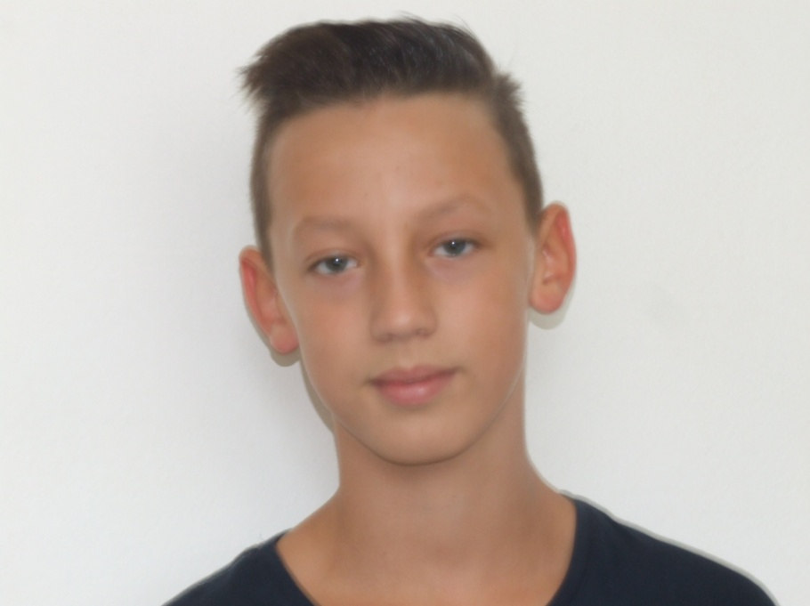 Tereza Ciberejová Ahojky, jmenuji se Tereza Ciberejová, je mi 13 let a chodím do 8. B. Pro školní časopis Tornádo dělám články, ale také kreslím titulky.