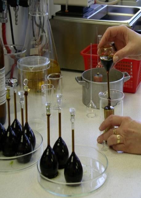 Laboratoře SZPI Dvě hlavní laboratoře SZPI Brno kontrola vína, SNIF-NMR (klamání), Praha pesticidy, toxiny, klamání