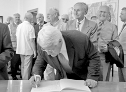 Staroměstské noviny 8/12 Společenská kronika 7 Slavnostní přijetí ročníku 1937 na radnici Bývalí žáci Základní školy Staré Město, ročník 1937, se sešli na společné oslavě v sobotu 23. června 2012.